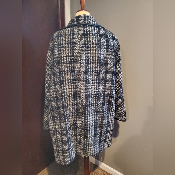 Ellen Tracy Black and White Coat - Picture 3 of 4